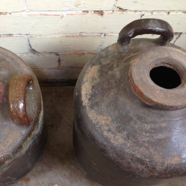 Close up of handle of a ginger jar pot, vintage home decor melbourne. 